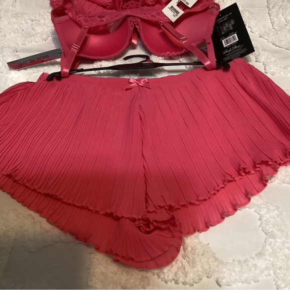 Marilyn Monroe Pink Pleated lingerie - Picture 3 of 5